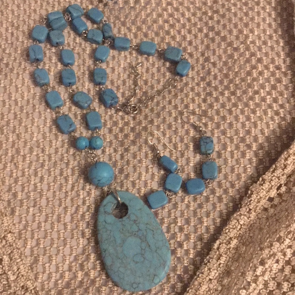 Boho Turquoise pendant necklace and earrings set